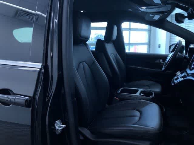 Thumbnail: 2025 Chrysler Pacifica - 23