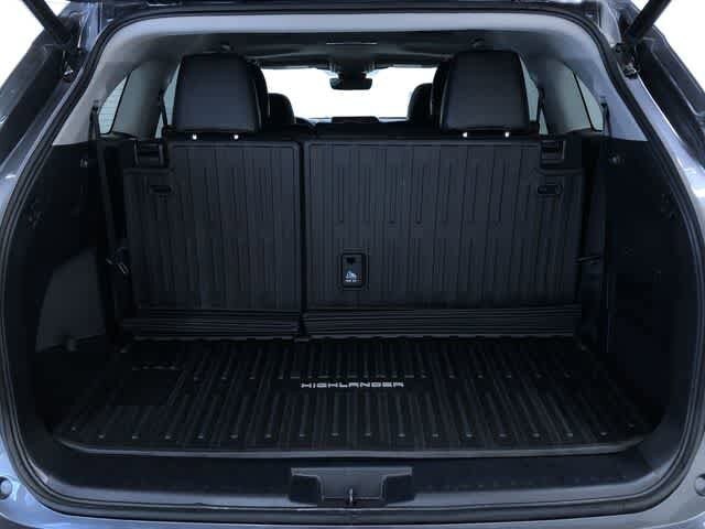 Thumbnail: 2022 Toyota Highlander - 33