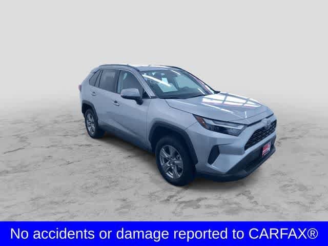 2025 Toyota RAV4 Hybrid XLE photo 3