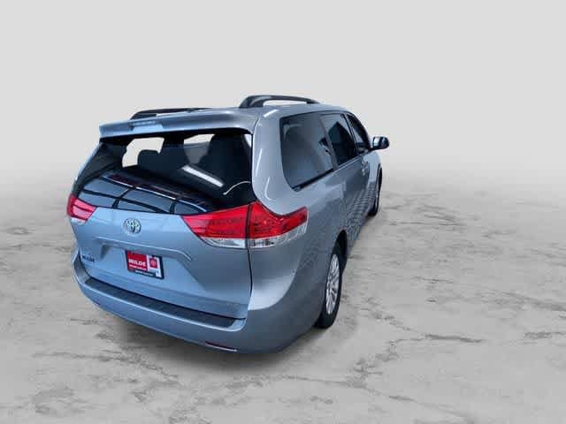 Thumbnail: 2014 Toyota Sienna - 11