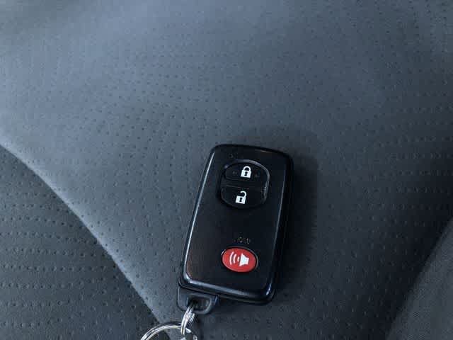 Thumbnail: 2010 Toyota Prius - 28