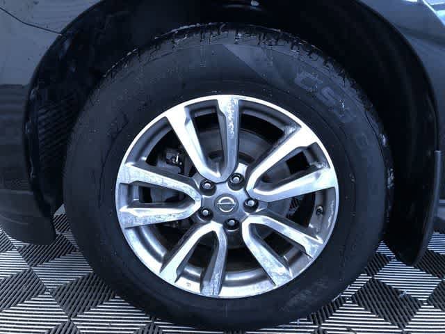 Thumbnail: 2015 Nissan Pathfinder - 16