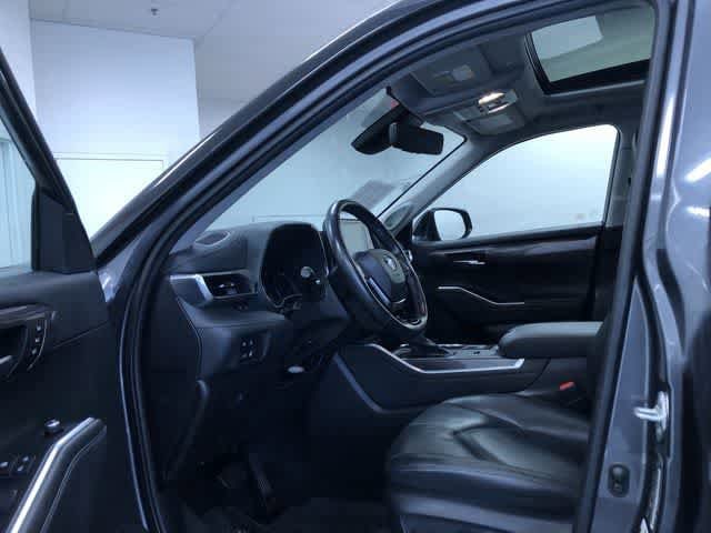 Thumbnail: 2020 Toyota Highlander - 12