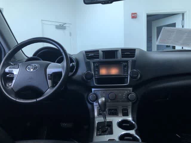 Thumbnail: 2013 Toyota Highlander - 18