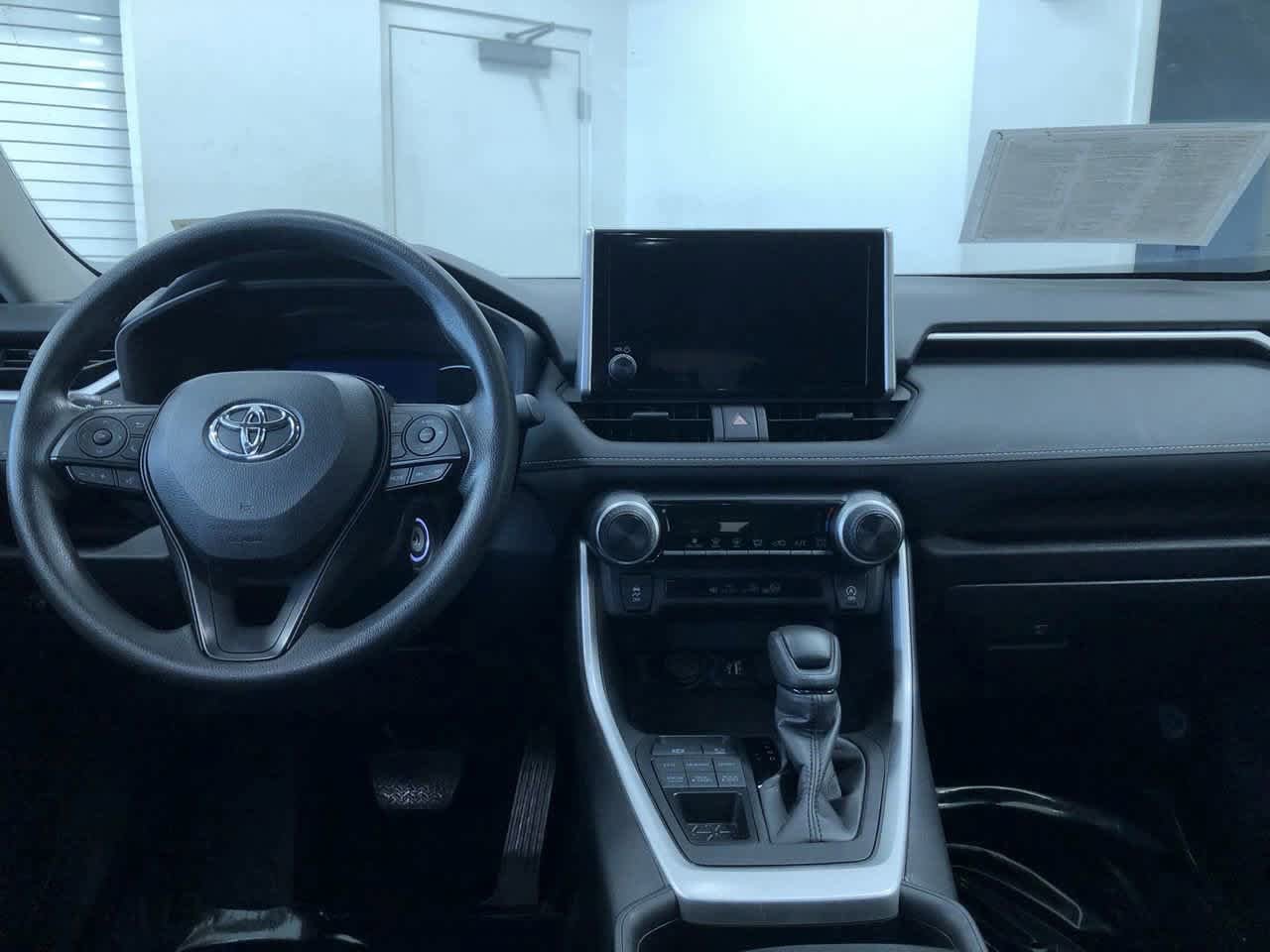 2024 Toyota RAV4 LE 17