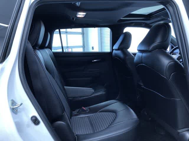 Thumbnail: 2023 Toyota Highlander - 24