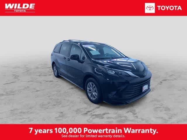 Thumbnail: 2026 Toyota Sienna - 3
