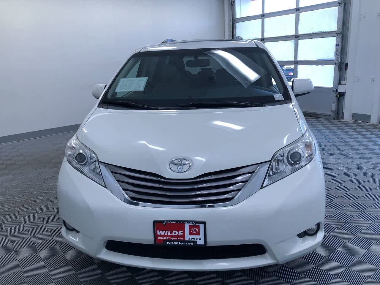 2015 Toyota Sienna XLE 14