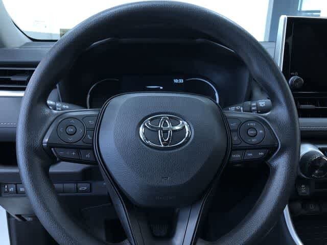 2025 Toyota RAV4 XLE - Photo 23