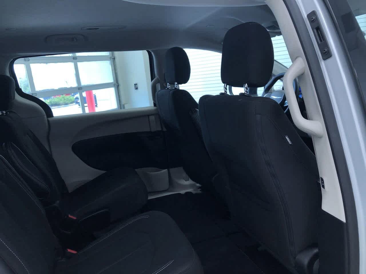 2023 Chrysler Voyager LX 21