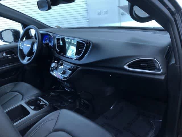 Thumbnail: 2025 Chrysler Pacifica - 24