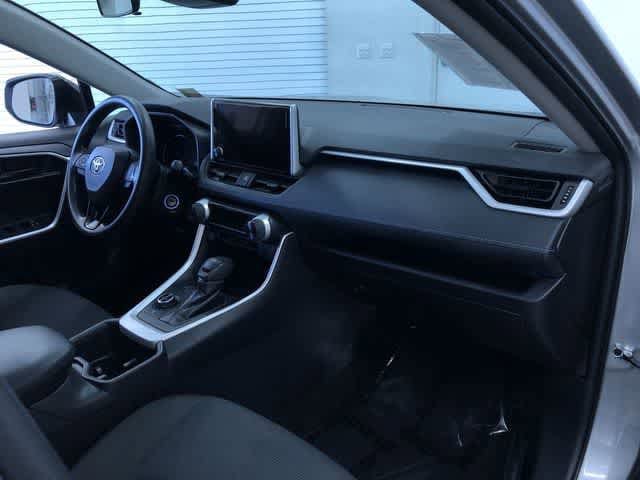 2025 Toyota RAV4 LE - Photo 23