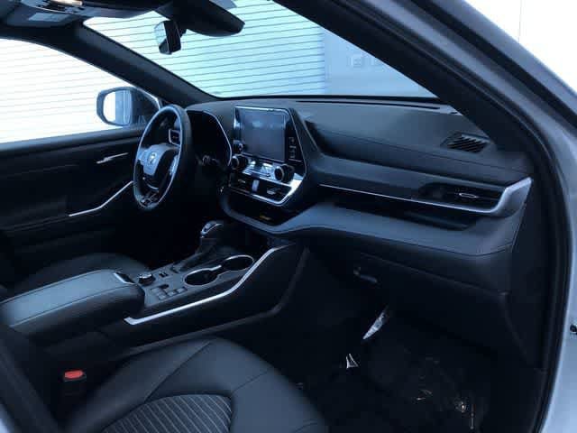 Thumbnail: 2025 Toyota Highlander - 20