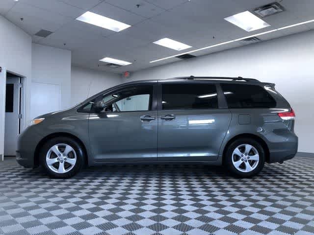 Thumbnail: 2012 Toyota Sienna - 11