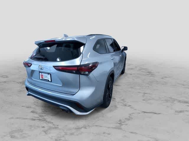 Thumbnail: 2025 Toyota Highlander - 9