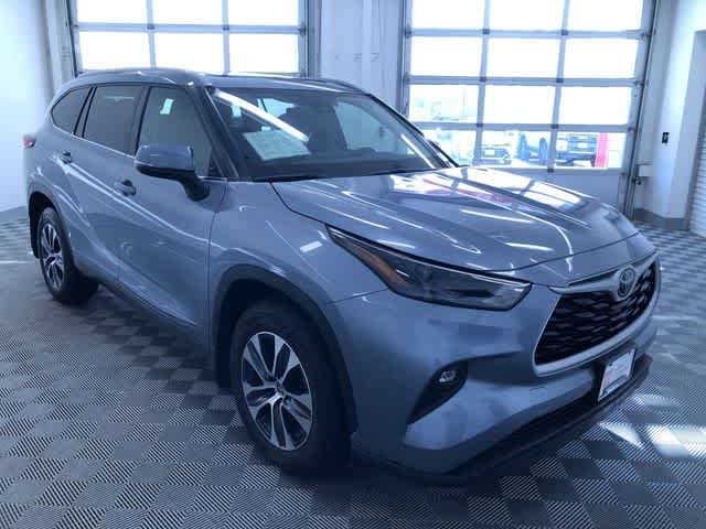 Thumbnail: 2022 Toyota Highlander - 36