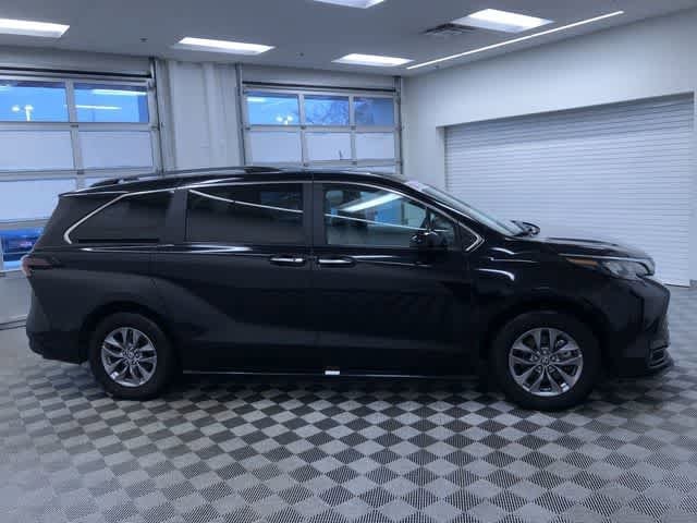 Thumbnail: 2025 Toyota Sienna - 36