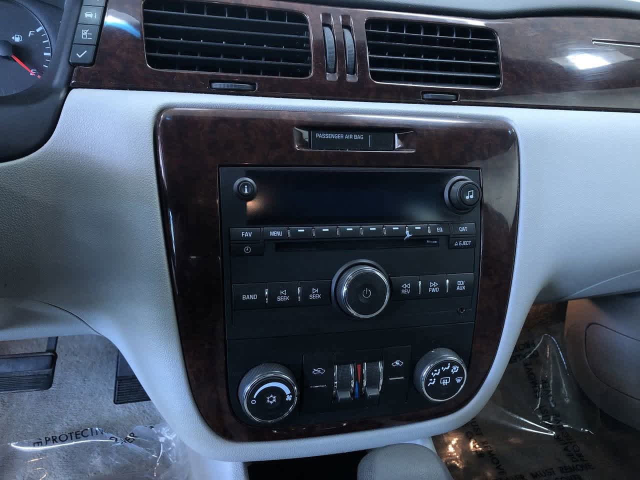 Thumbnail: 2010 Chevrolet Impala - 25