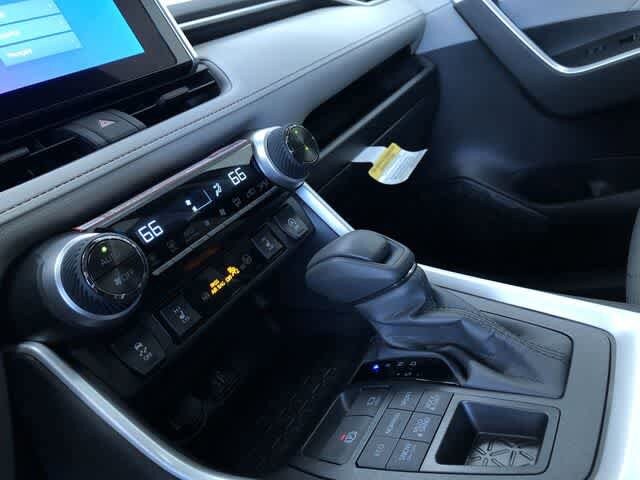 Thumbnail: 2025 Toyota RAV4 - 22