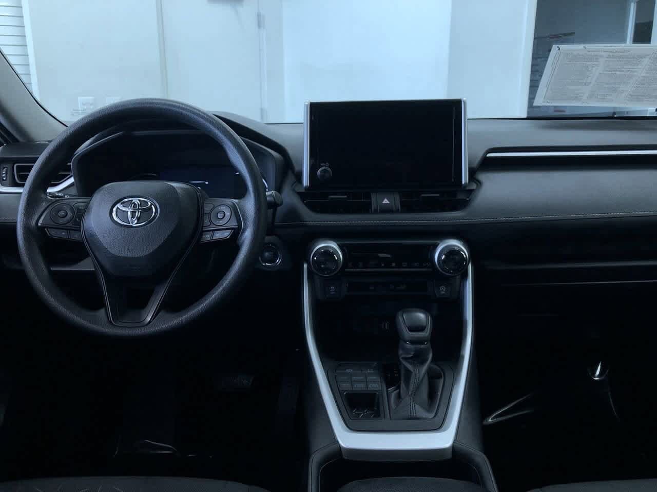 2024 Toyota RAV4 XLE 16