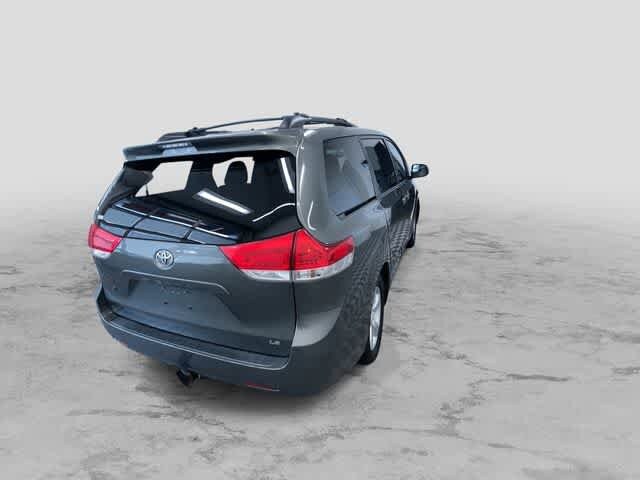 Thumbnail: 2012 Toyota Sienna - 9