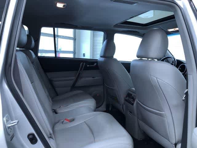 Thumbnail: 2013 Toyota Highlander - 22