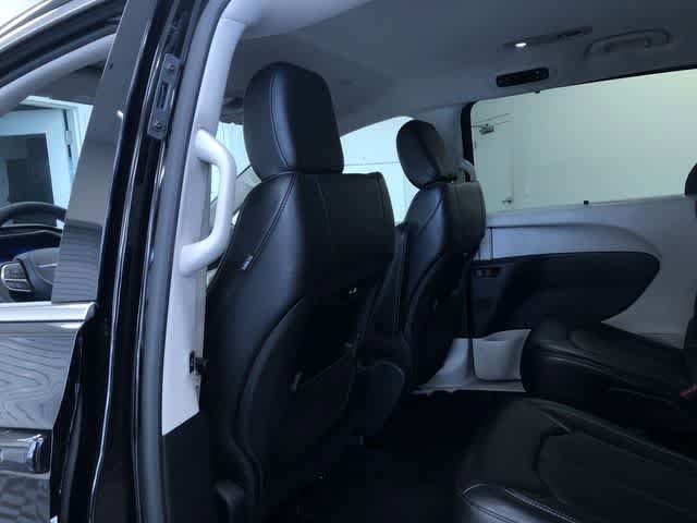 Thumbnail: 2024 Chrysler Pacifica - 19