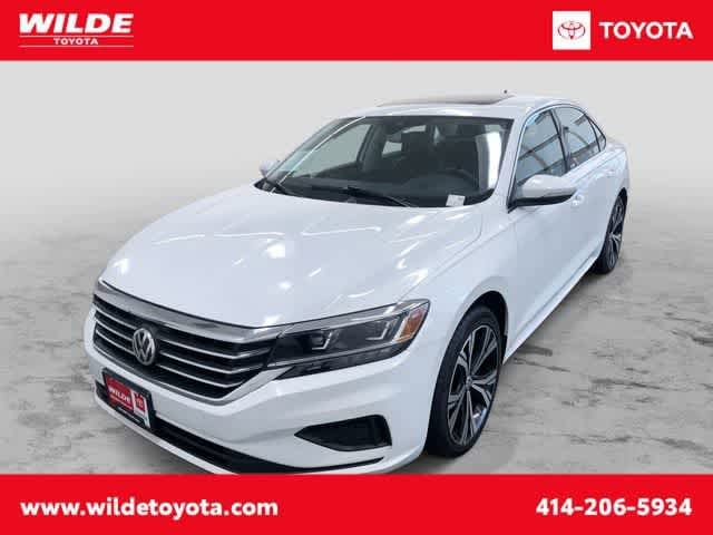 2022 Volkswagen Passat SE's photo