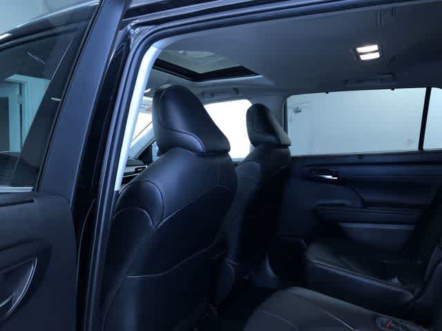 Thumbnail: 2021 Toyota Highlander - 19