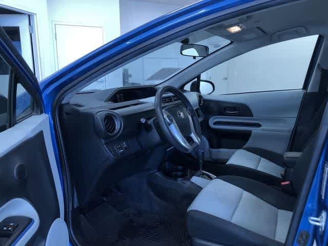 Thumbnail: 2012 Toyota Prius c - 12