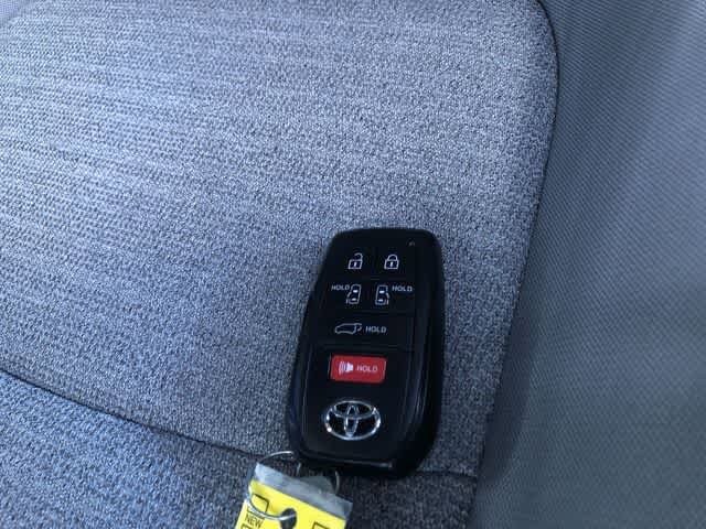 Thumbnail: 2026 Toyota Sienna - 32