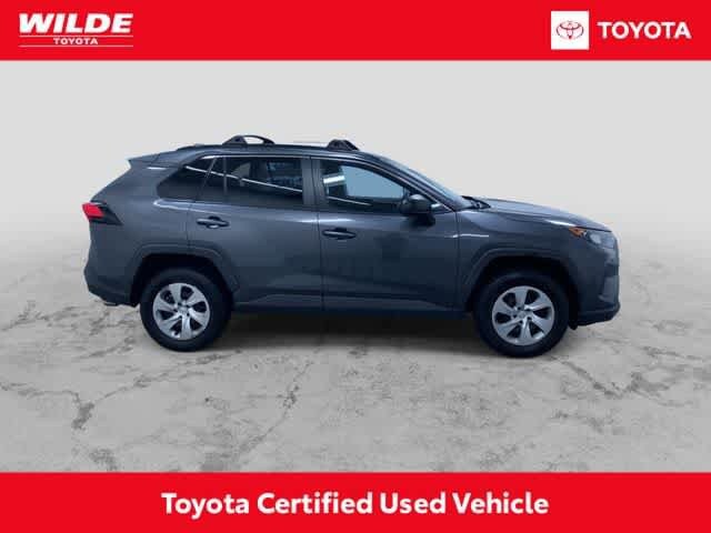 2020 Toyota RAV4 LE photo 2