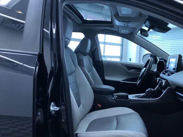 Thumbnail: 2020 Toyota RAV4 - 21