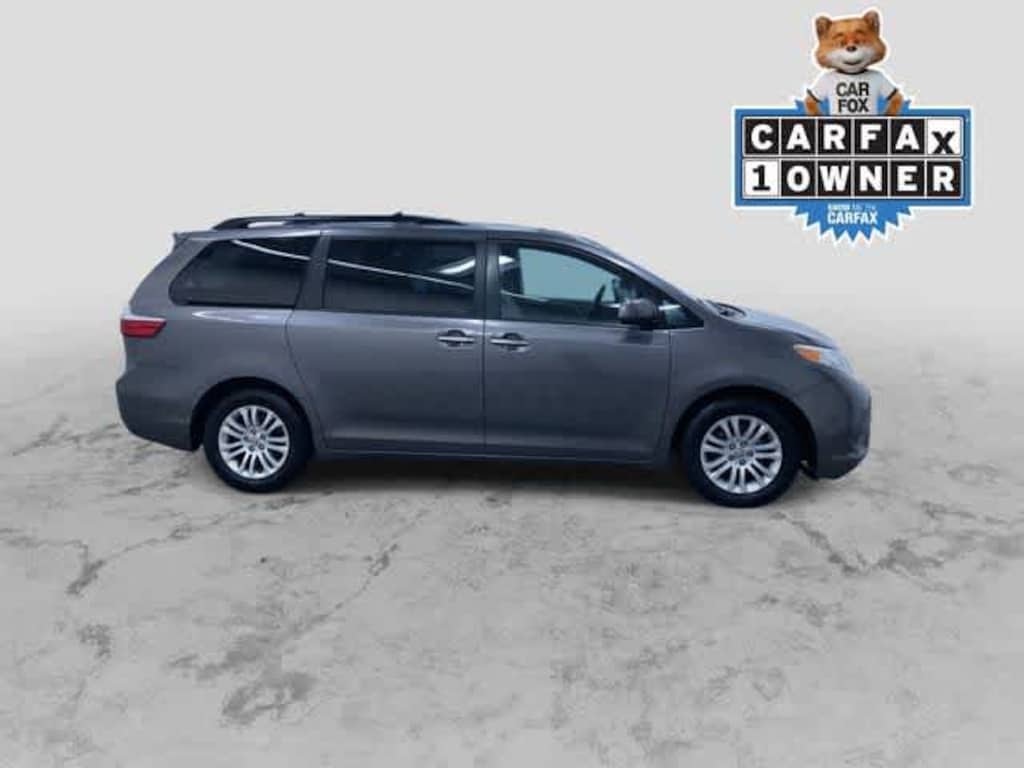Used 2015 Toyota Sienna XLE Mini-van, Passenger