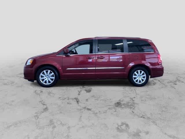 Thumbnail: 2015 Chrysler Town & Country - 7