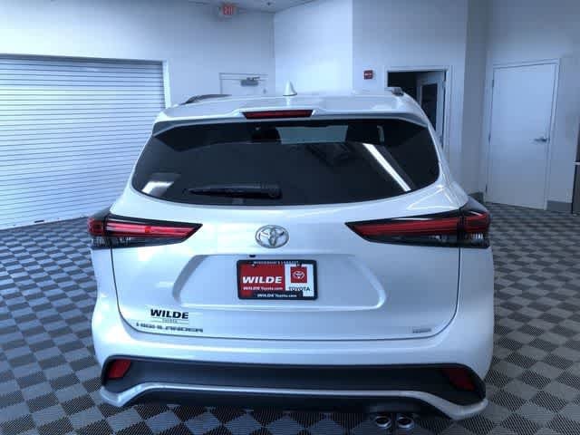 Thumbnail: 2023 Toyota Highlander - 16