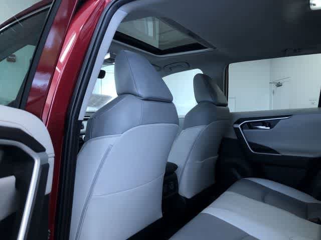 Thumbnail: 2022 Toyota RAV4 - 19