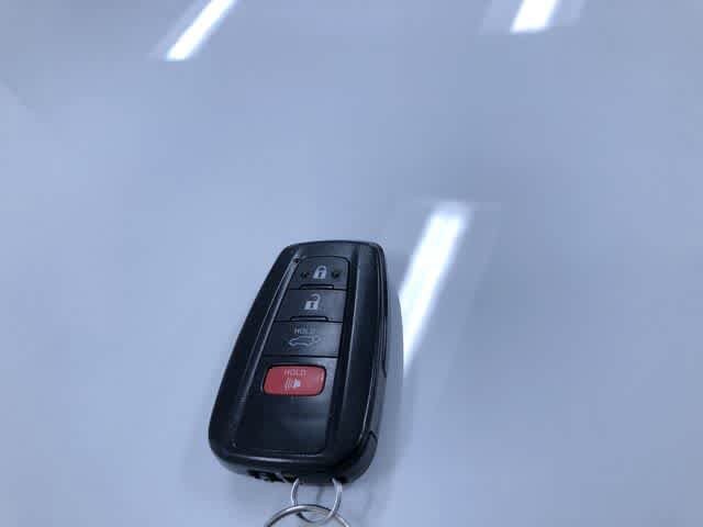 2025 Toyota RAV4 XLE - Photo 31