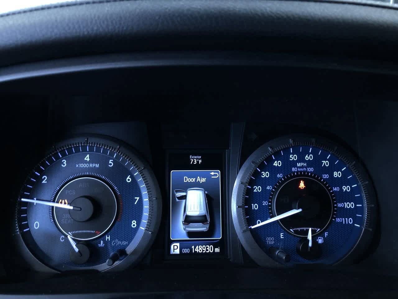 2015 Toyota Sienna XLE 31