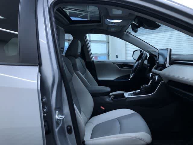 Thumbnail: 2022 Toyota RAV4 - 22