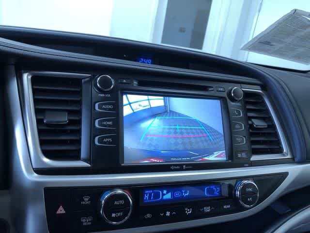 Thumbnail: 2015 Toyota Highlander - 30