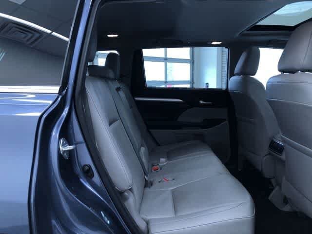 Thumbnail: 2015 Toyota Highlander - 22