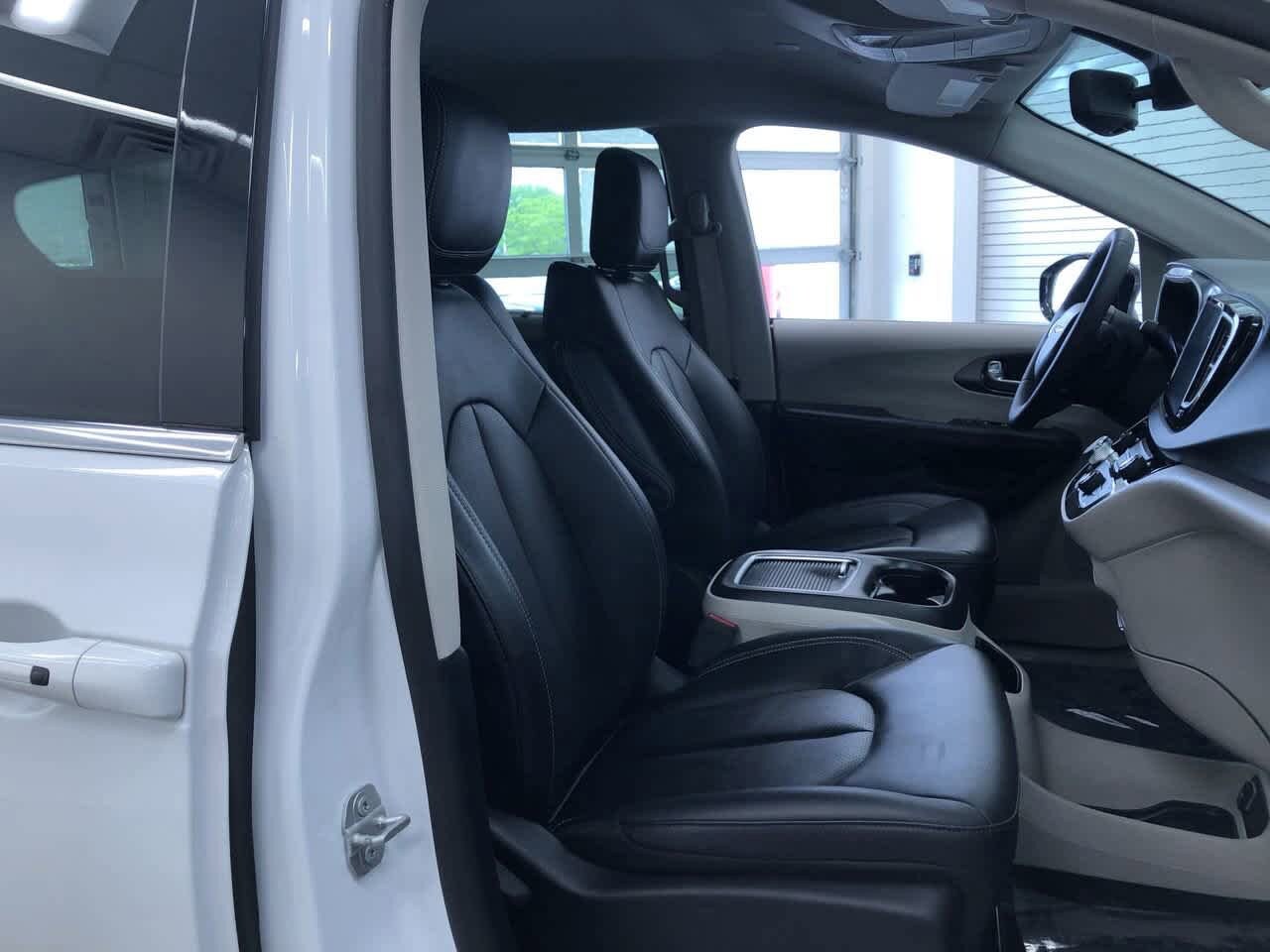 2024 Chrysler Pacifica Touring L 22