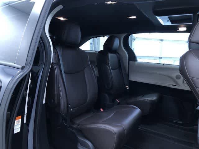 Thumbnail: 2021 Toyota Sienna - 15