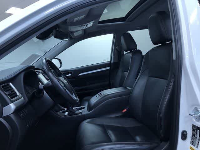 Thumbnail: 2019 Toyota Highlander - 18