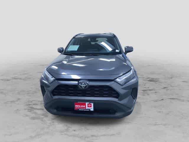 2025 Toyota RAV4 Hybrid XLE photo 4