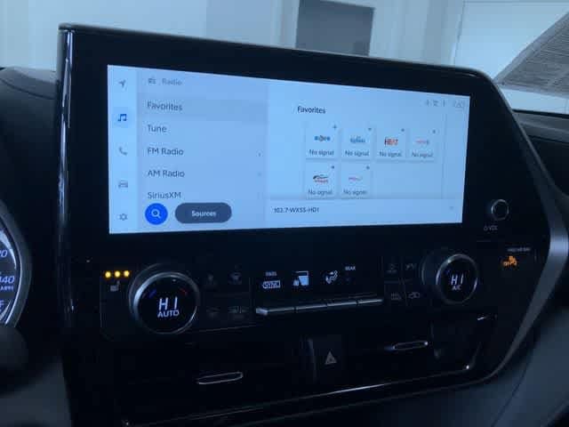 Thumbnail: 2023 Toyota Highlander - 30