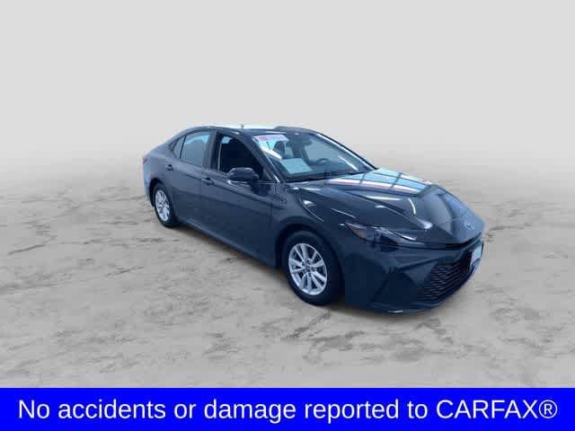 2026 Toyota Camry LE - Photo 3