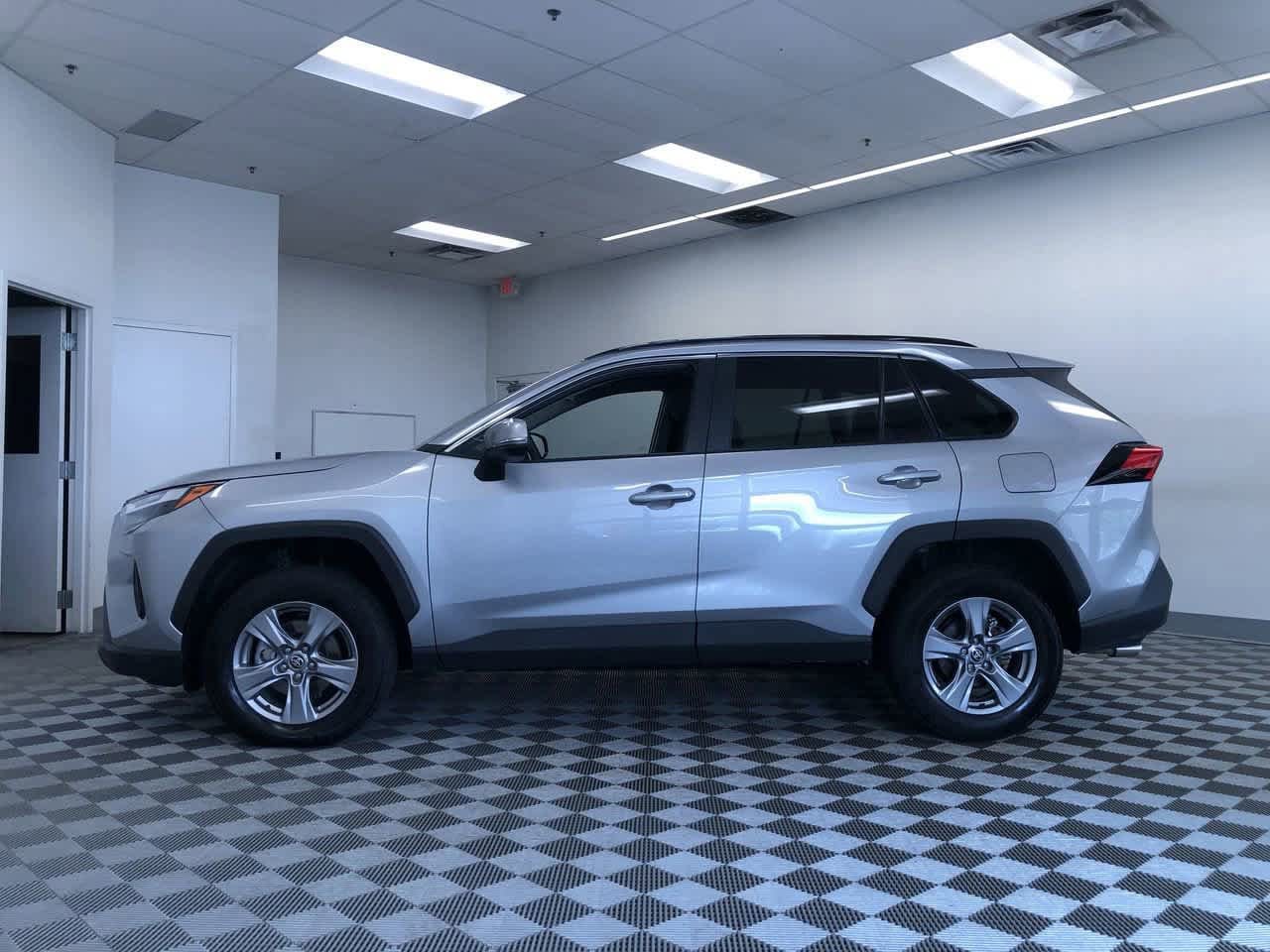 2024 Toyota RAV4 XLE 10