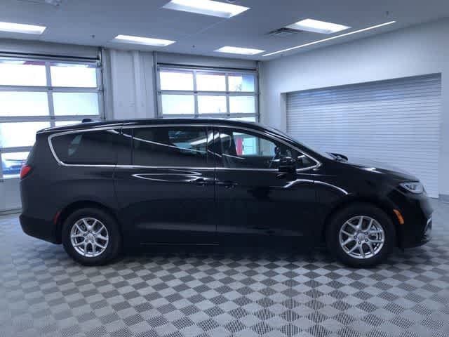 Thumbnail: 2025 Chrysler Pacifica - 36